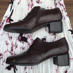 Bandolino  brown leather low boot 8N